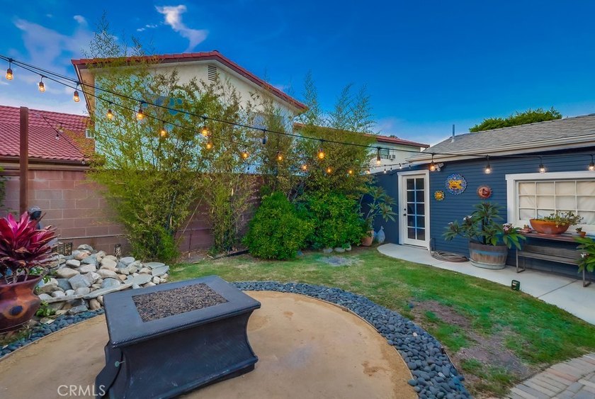 Located in the heart of Retro Row within the highly sought-after - photo 46