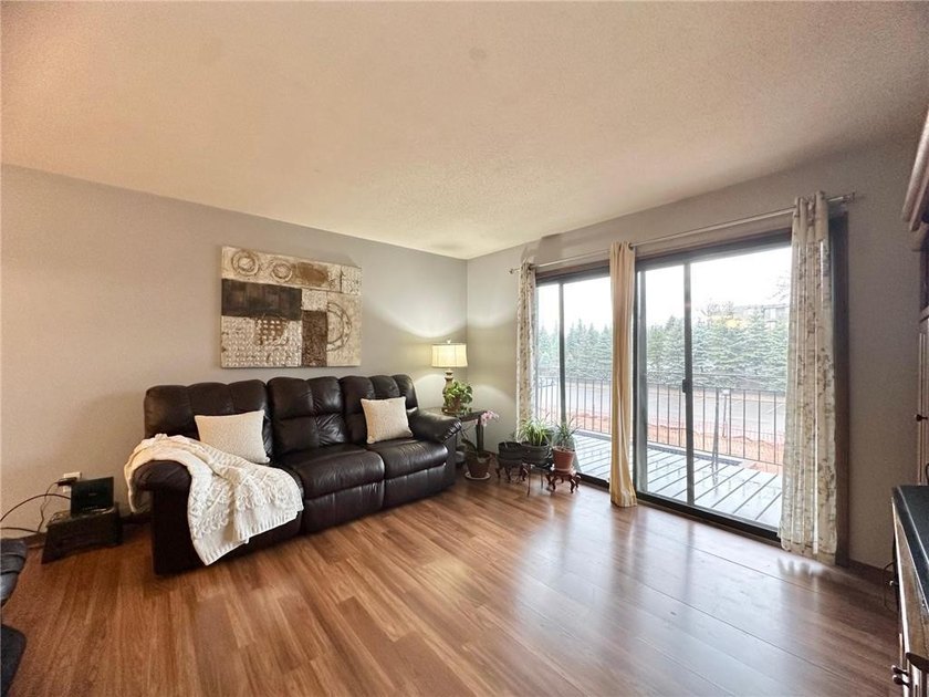 Beautifully updated, move-in-ready condo in a wonderful - photo 10