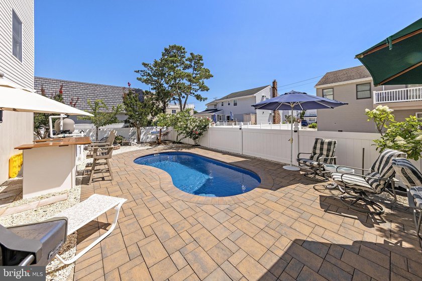 This impressive contemporary offers 3,472 sq ft of beautifully - photo 6