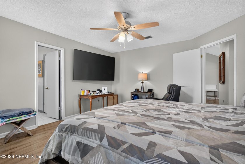 Water Front Resort Welcome to this 3-bedroom, 2-bathroom, 1 - photo 20