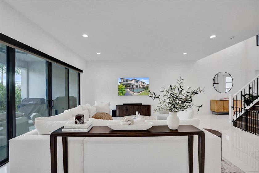 Honolulu model home where modern design meets everyday comfort - photo 11