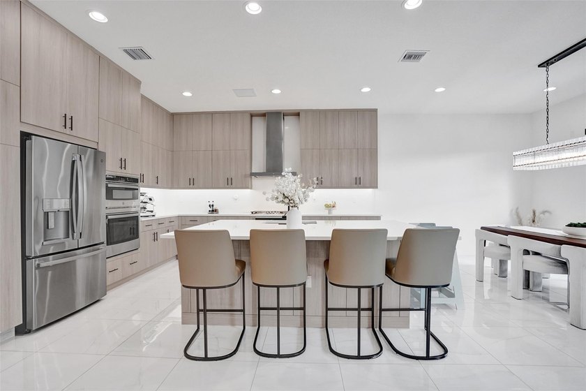 Honolulu model home where modern design meets everyday comfort - photo 18
