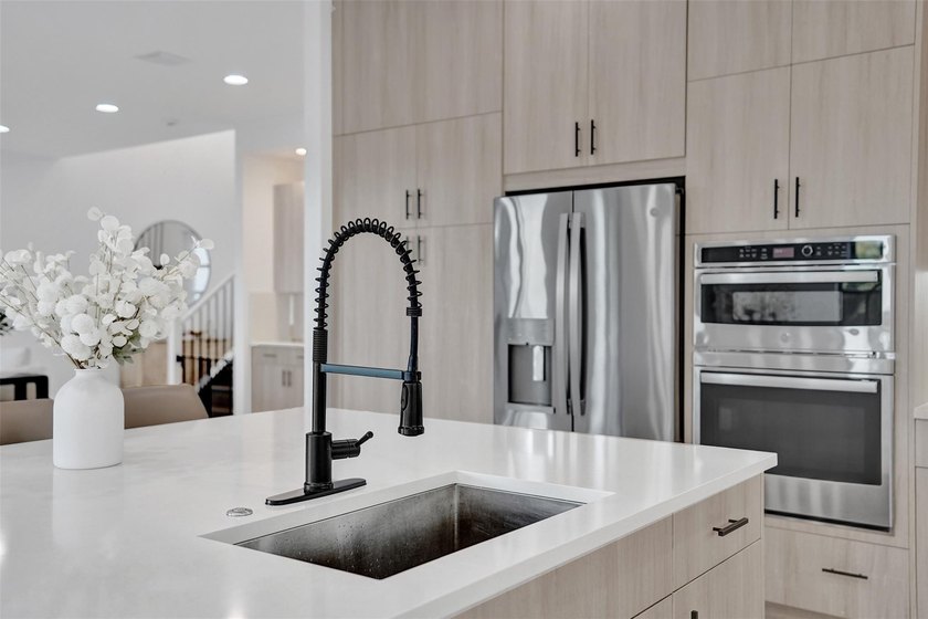 Honolulu model home where modern design meets everyday comfort - photo 25