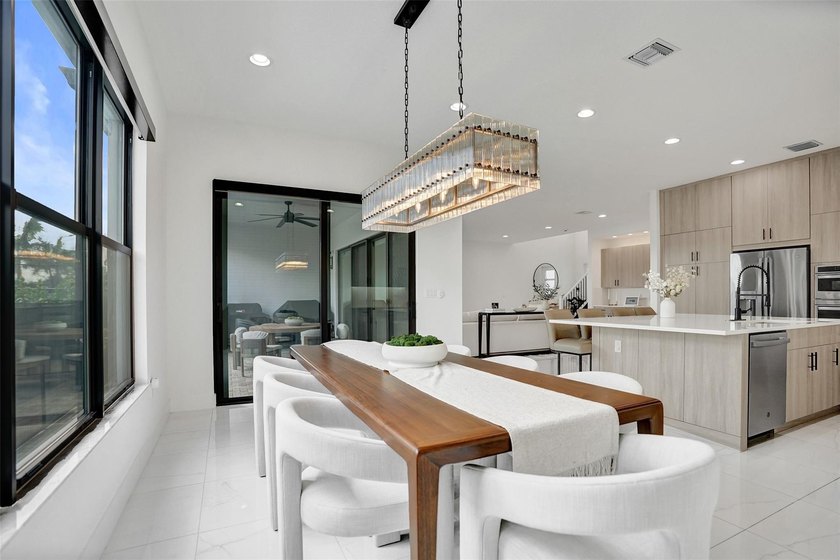 Honolulu model home where modern design meets everyday comfort - photo 31