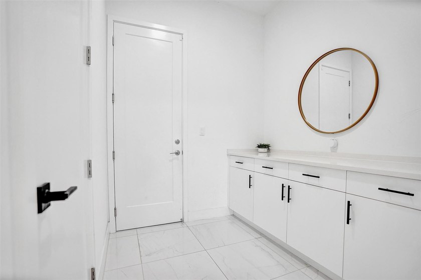 Honolulu model home where modern design meets everyday comfort - photo 34