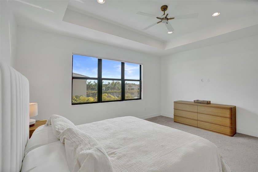 Honolulu model home where modern design meets everyday comfort - photo 42