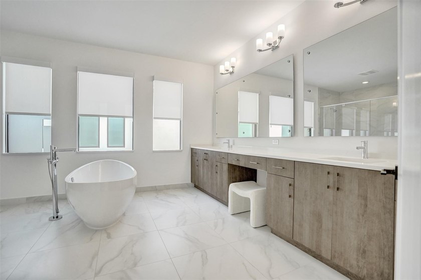 Honolulu model home where modern design meets everyday comfort - photo 44