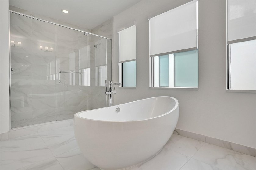 Honolulu model home where modern design meets everyday comfort - photo 46