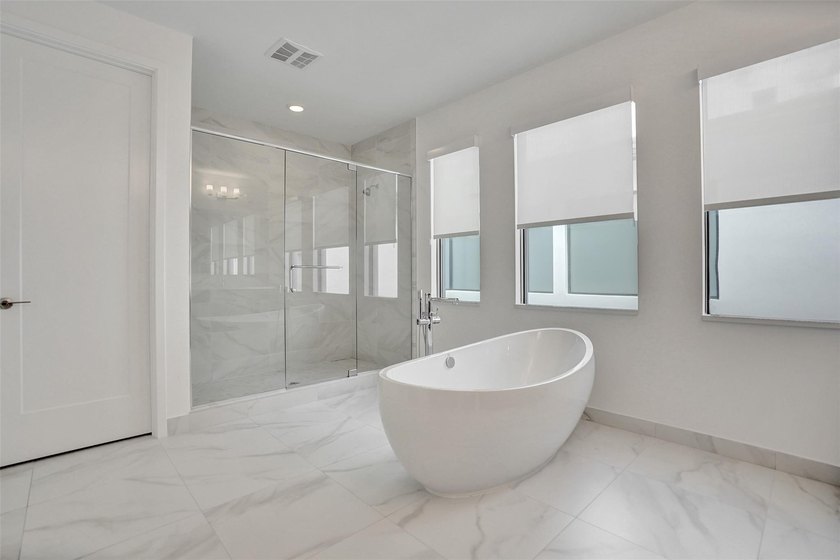 Honolulu model home where modern design meets everyday comfort - photo 48