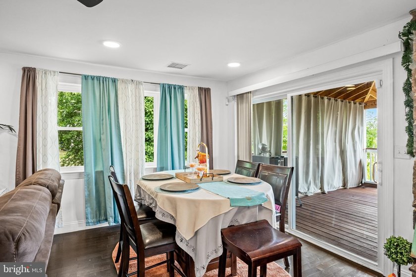 Waterfront 4-bedroom, 3.5-bathroom home in the Martins Beach - photo 13