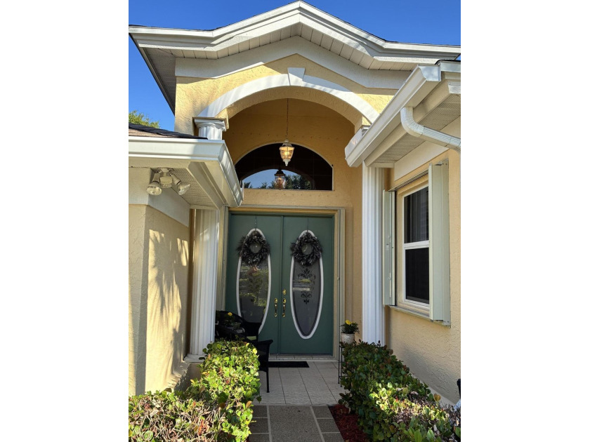 Quiet cul-de-sac in a desirable 55+ active adult community with - photo 2