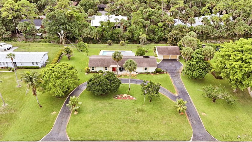 Don't miss this sprawling 3-bedroom, 2-bath CBS home, newly - photo 2