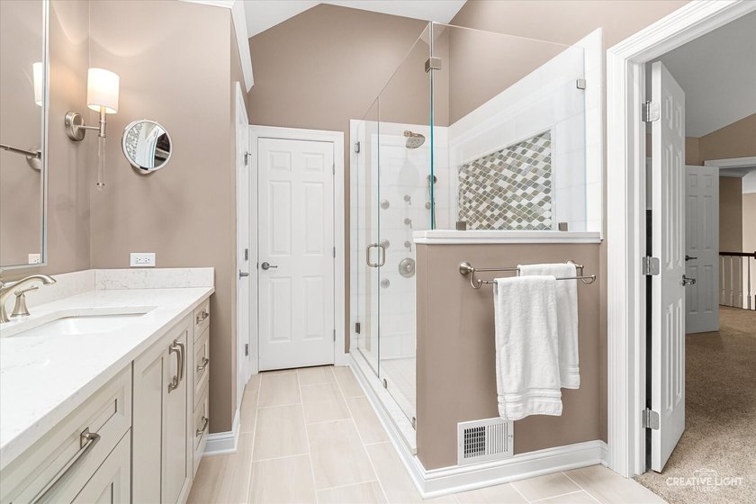 THIS ONE JUST FEELS RIGHT! Warm, welcoming, and beautifully - photo 20