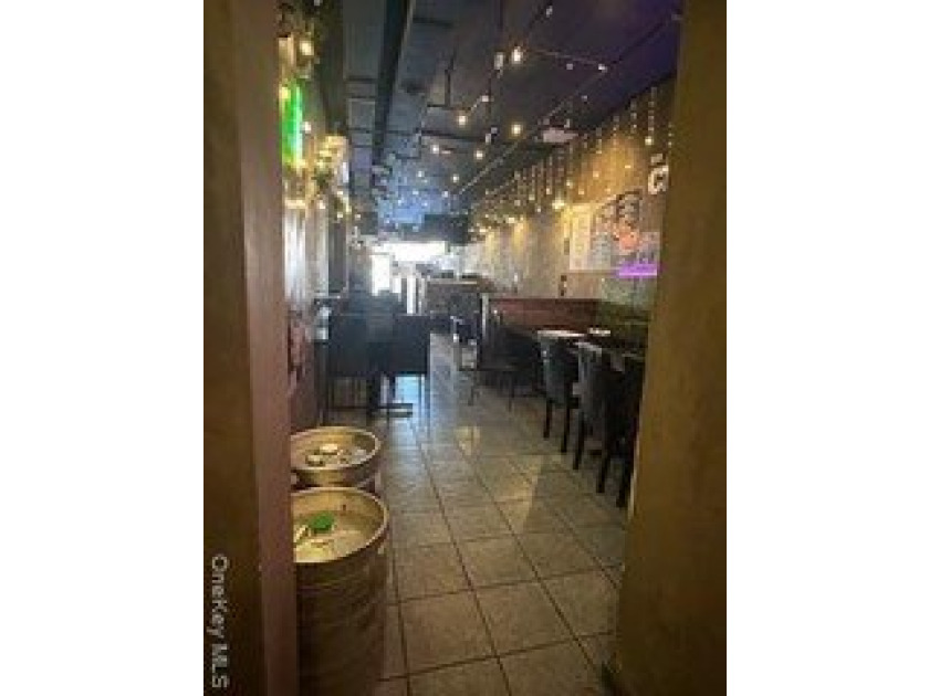 Welcome to a rare opportunity in the heart of Flushing. A fully - photo 3