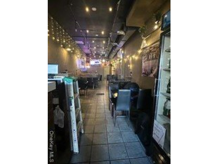 Welcome to a rare opportunity in the heart of Flushing. A fully - photo 5
