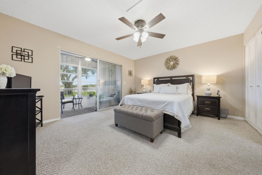 Beautifully updated and fully furnished ground-floor 1BR/1.5BA - photo 9