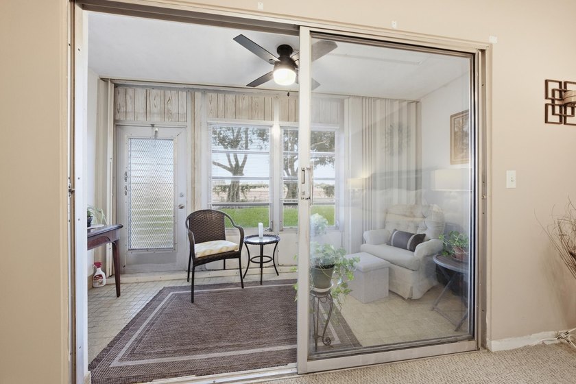Beautifully updated and fully furnished ground-floor 1BR/1.5BA - photo 10