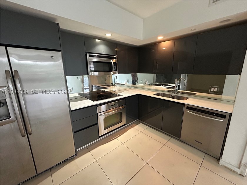 Luxury 2/2 baths in the Heart of Brickell right in front of the - photo 2