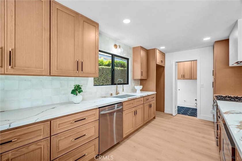 Welcome to this beautifully remodeled turnkey single-story home - photo 18