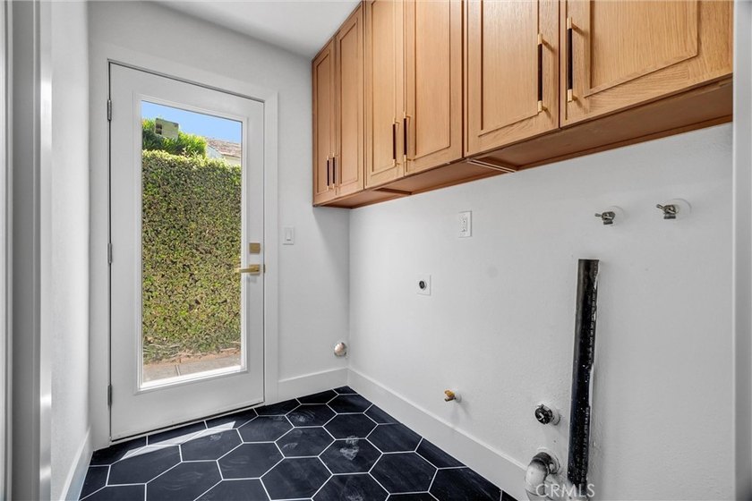 Welcome to this beautifully remodeled turnkey single-story home - photo 23