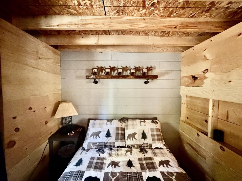 Escape to the peace and quiet of Upper Pond with this charming - photo 11