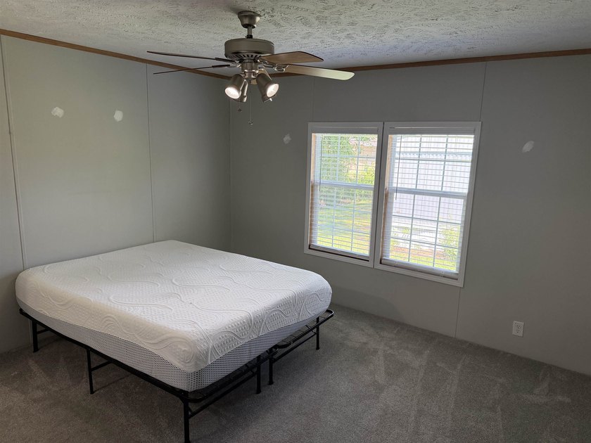 Two-bedroom, two-bathroom Fleetwood mobile home in Foxfire - photo 19