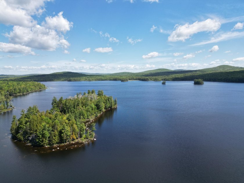 Escape to the peace and quiet of Upper Pond with this charming - photo 19