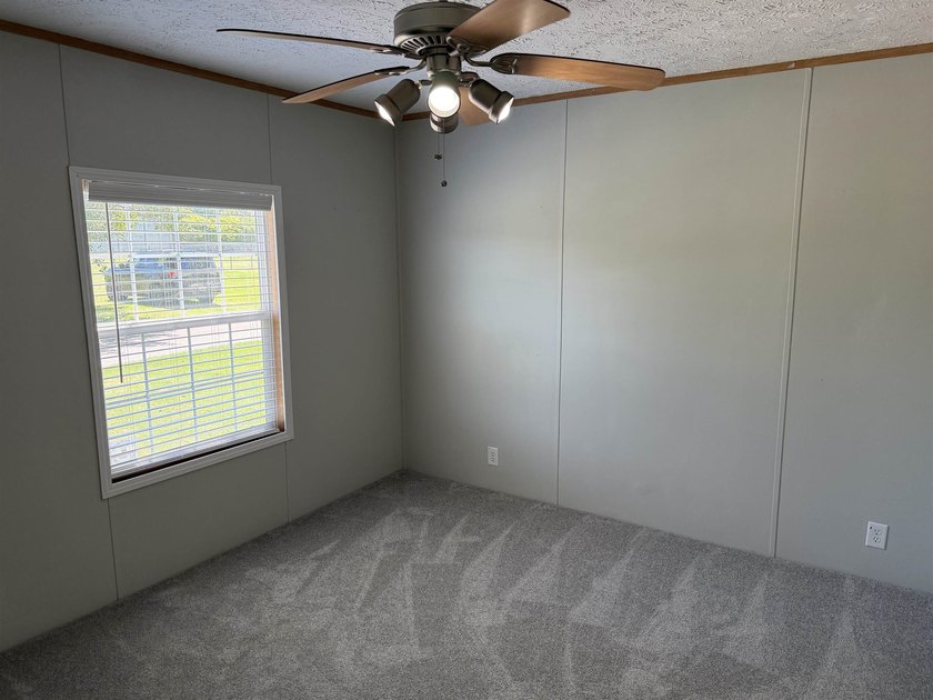 Two-bedroom, two-bathroom Fleetwood mobile home in Foxfire - photo 22