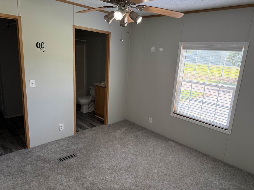 Two-bedroom, two-bathroom Fleetwood mobile home in Foxfire - photo 23