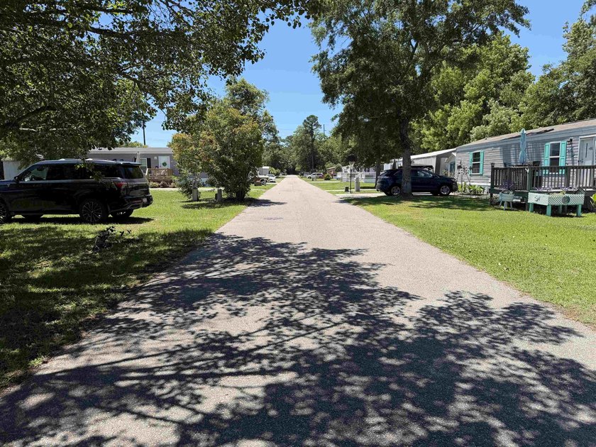 Two-bedroom, two-bathroom Fleetwood mobile home in Foxfire - photo 27