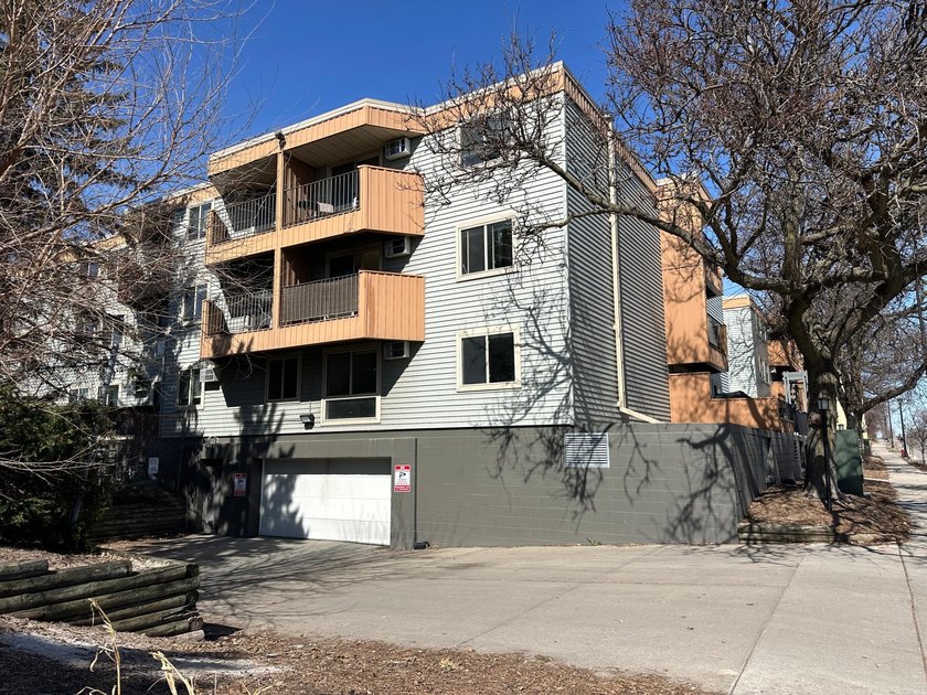 Ideally located in the desirable ECCO neighborhood at the quiet - photo 3