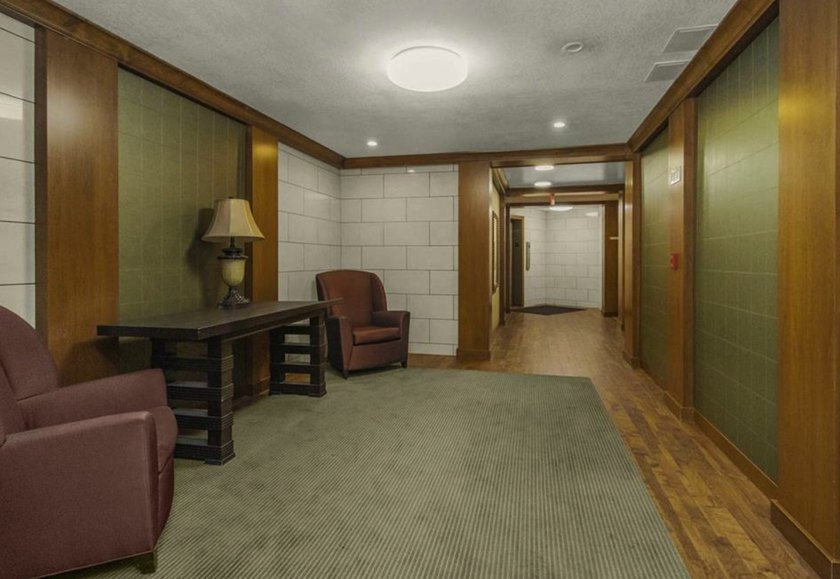 Ideally located in the desirable ECCO neighborhood at the quiet - photo 5