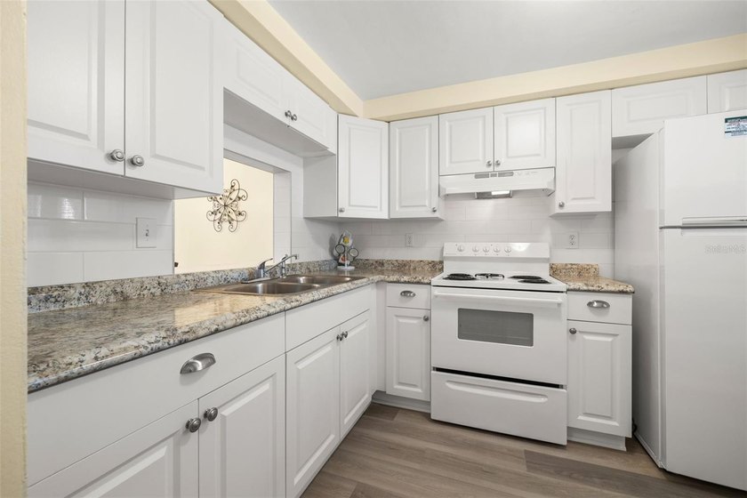 SELLER MOTIVATED! SELLER WILL LOOK AT ALL OFFERS! Home did not - photo 5