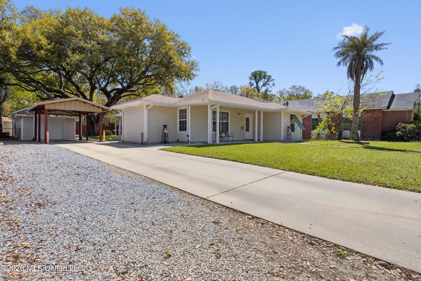 Located just blocks from the courthouse in the heart of downtown - photo 4
