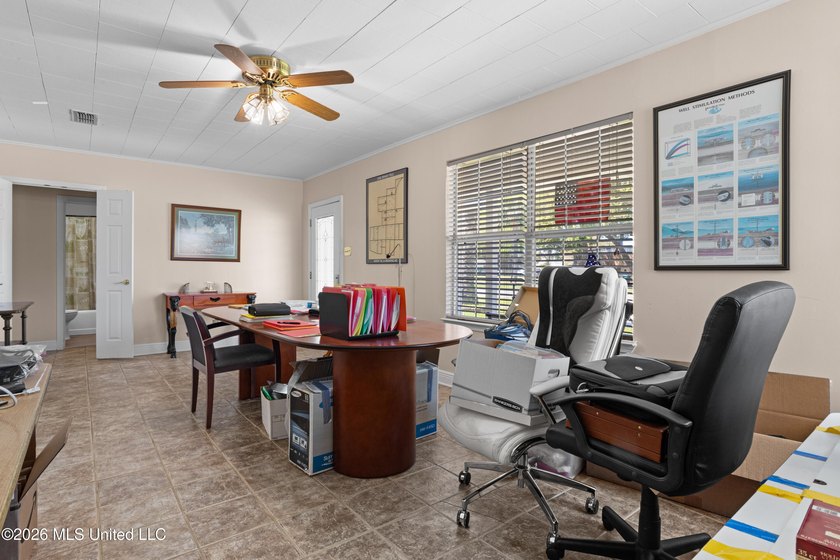 Located just blocks from the courthouse in the heart of downtown - photo 8