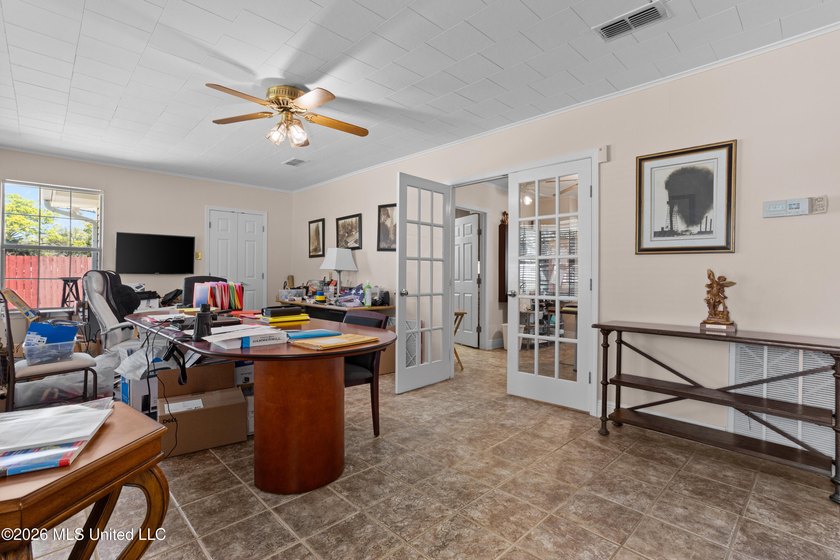 Located just blocks from the courthouse in the heart of downtown - photo 9