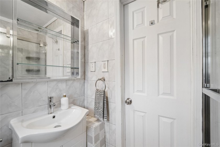 Welcome to this spacious 2 Bedroom Residence in The Estates at - photo 17