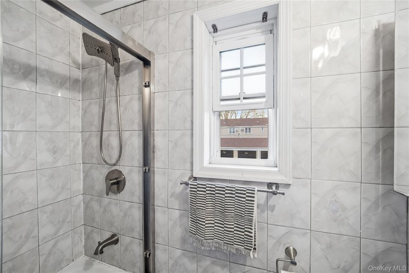 Welcome to this spacious 2 Bedroom Residence in The Estates at - photo 18