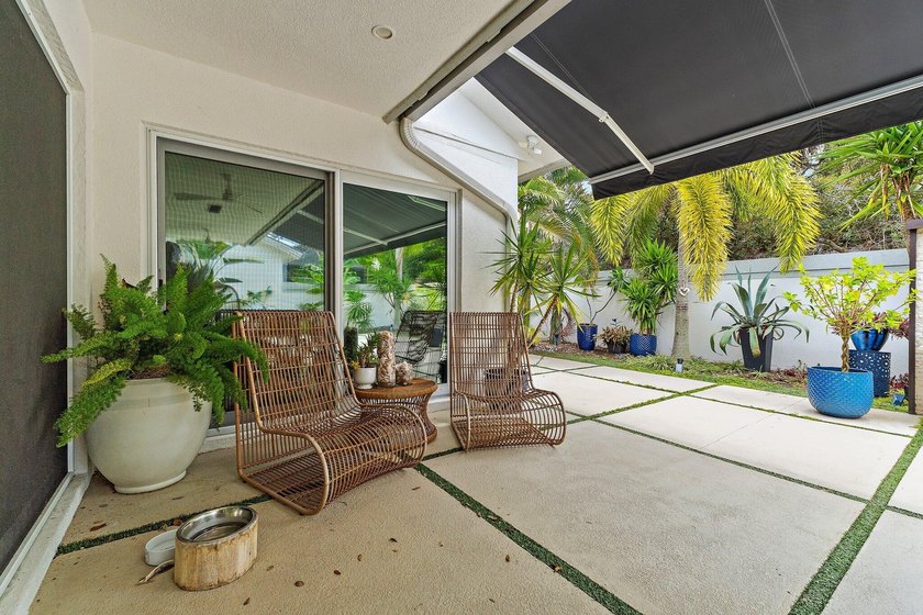 Completely renovated and move-in ready, this exceptional DiVosta - photo 7