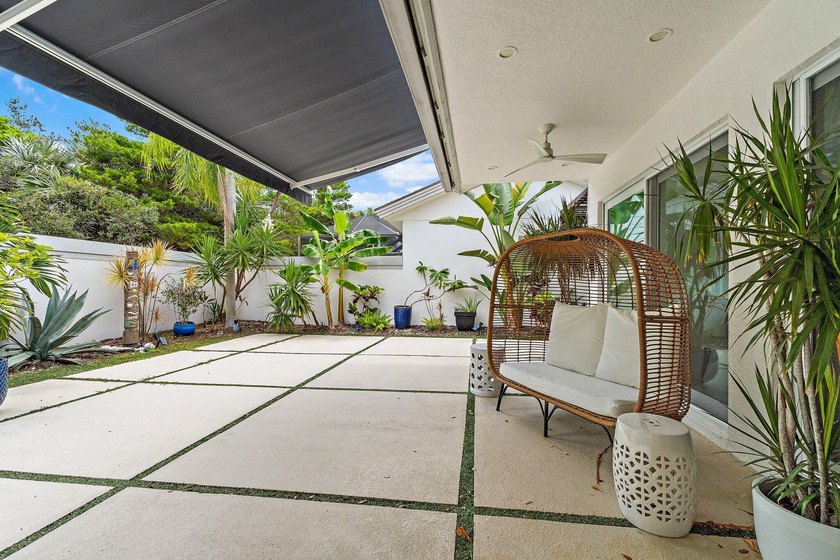Completely renovated and move-in ready, this exceptional DiVosta - photo 8