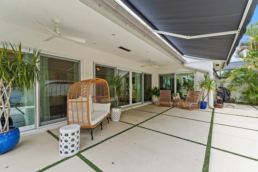 Completely renovated and move-in ready, this exceptional DiVosta - photo 9