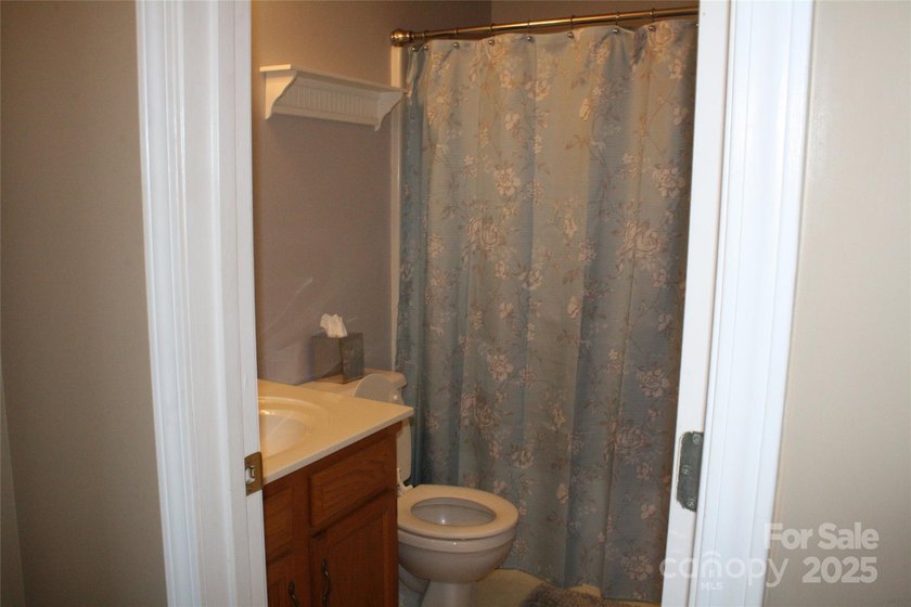 SELLER IS OFFERING $5000 towards closing costs! Welcome to this - photo 12