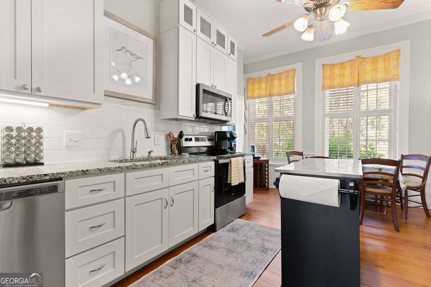 PURCHASE THIS LOVELY HOME FURNISHED OR UNFURNISHED IF YOU - photo 14