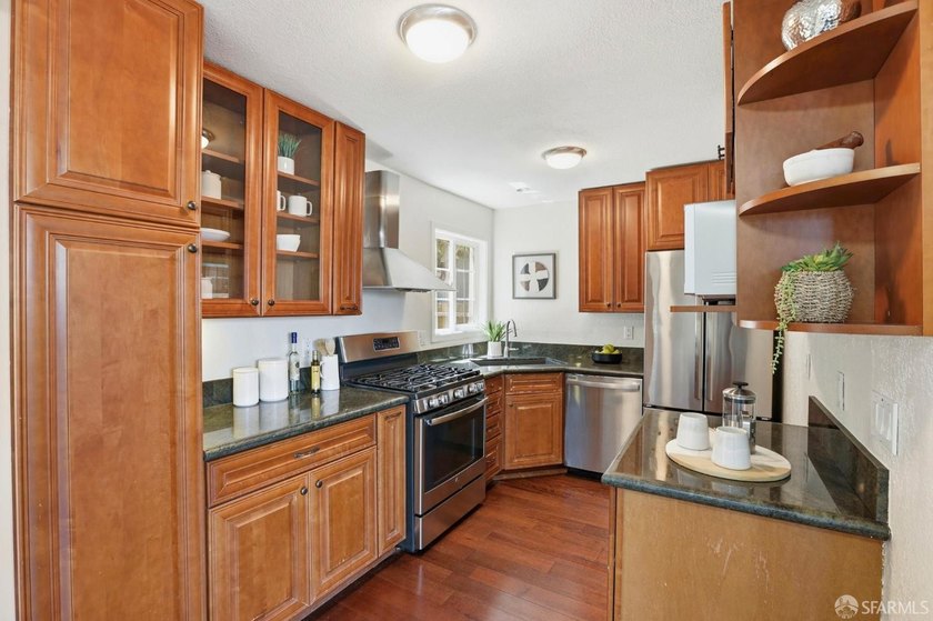 Nestled in the heart of coveted Noe Valley, this charming - photo 14
