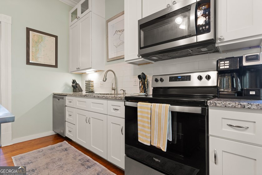 PURCHASE THIS LOVELY HOME FURNISHED OR UNFURNISHED IF YOU - photo 15
