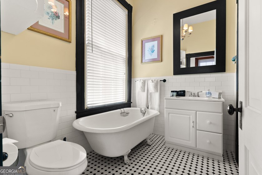 PURCHASE THIS LOVELY HOME FURNISHED OR UNFURNISHED IF YOU - photo 41