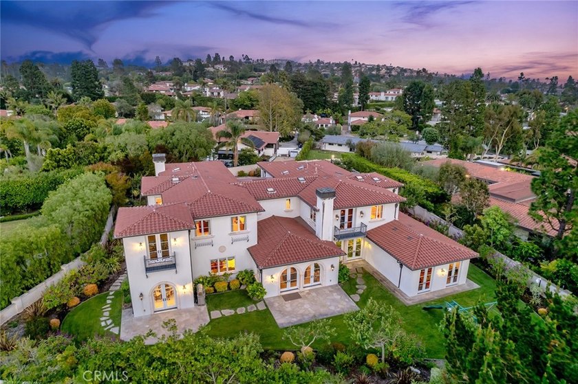 This ultra-private, gated custom estate offers a rare - photo 11