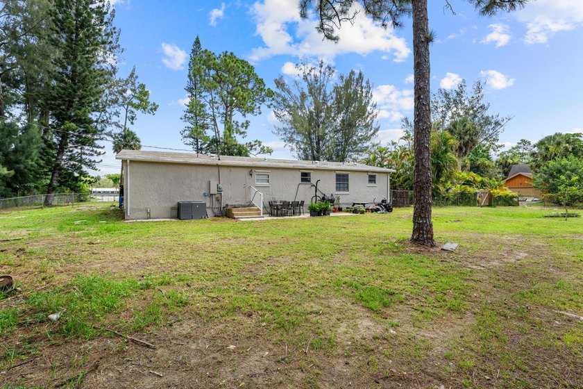This beautifully remodeled 3-bedroom, 2-bathroom home offers - photo 28