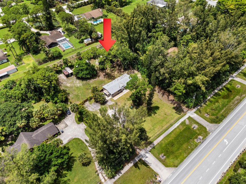 This beautifully remodeled 3-bedroom, 2-bathroom home offers - photo 33