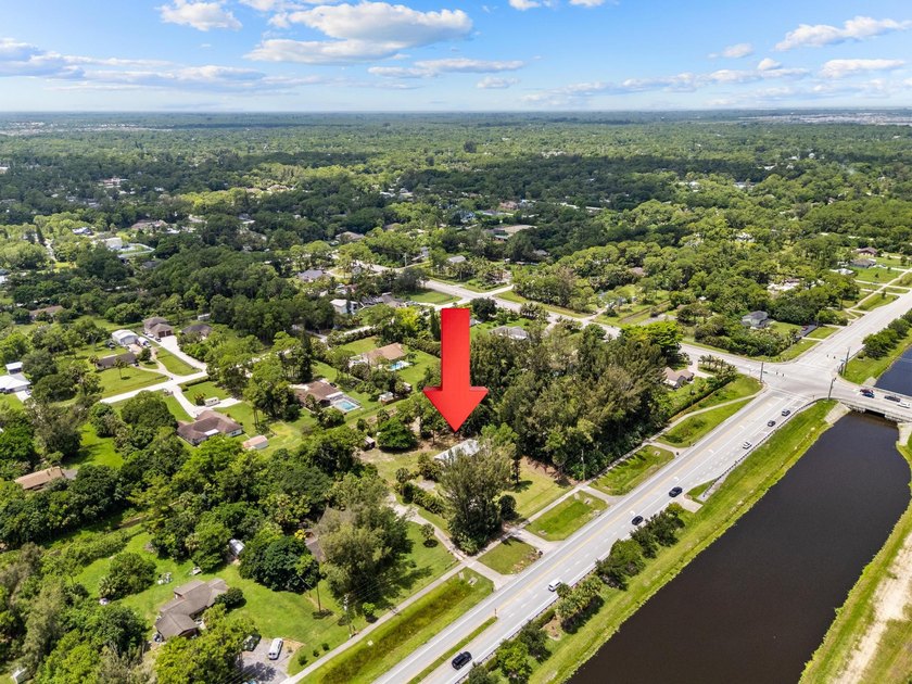 This beautifully remodeled 3-bedroom, 2-bathroom home offers - photo 34